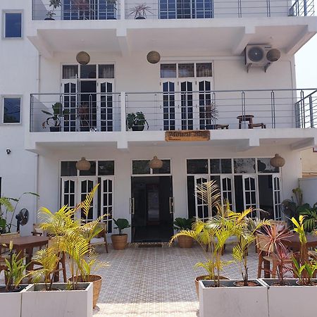 Mountbaylk Hotel Dehiwala-Mount Lavinia Exterior photo