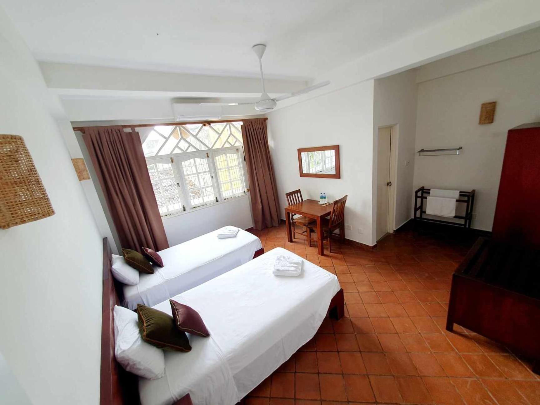 Mountbaylk Hotel Dehiwala-Mount Lavinia Exterior photo